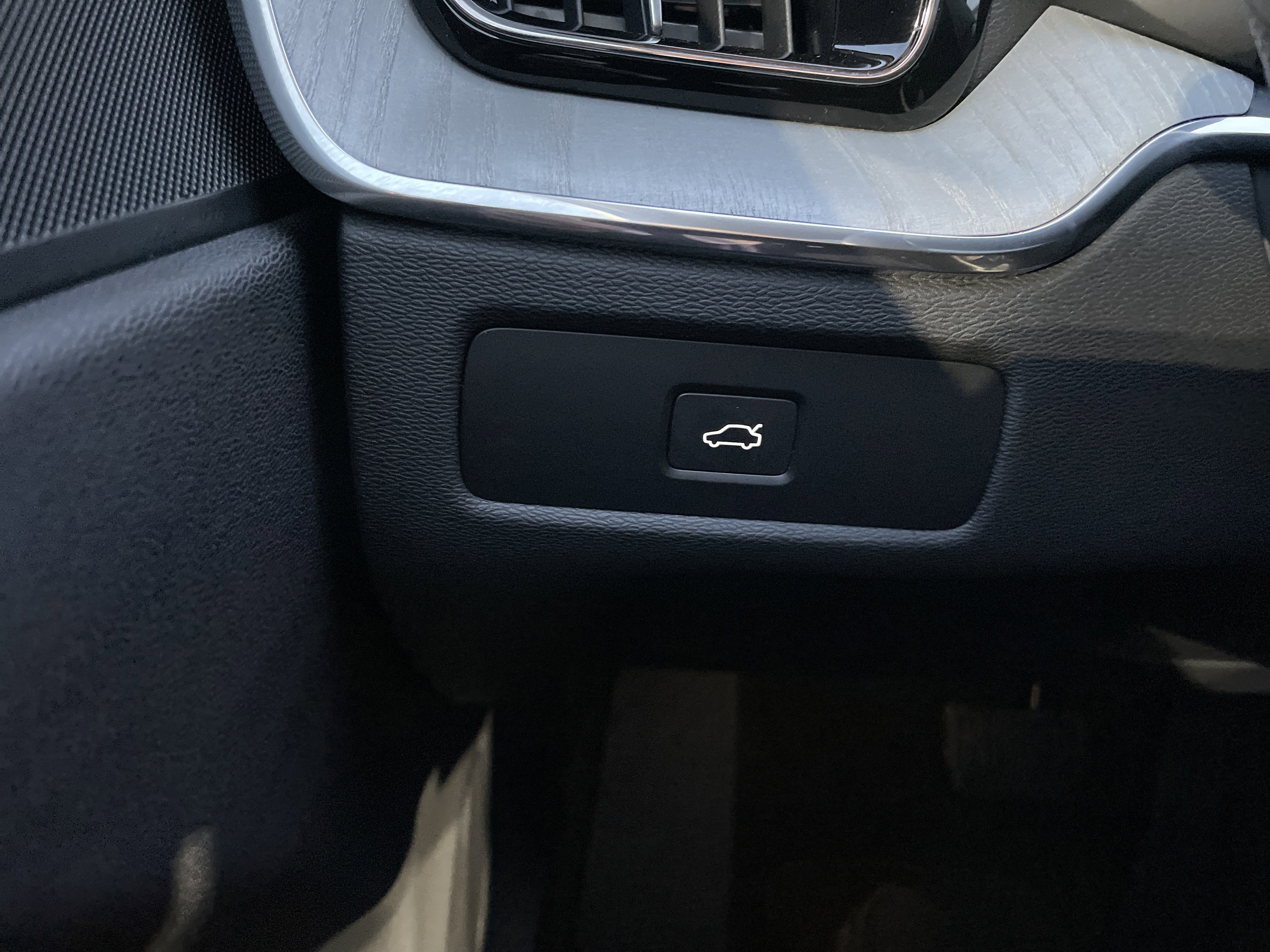 Used 2025 Volvo XC60 B5 Plus image 47