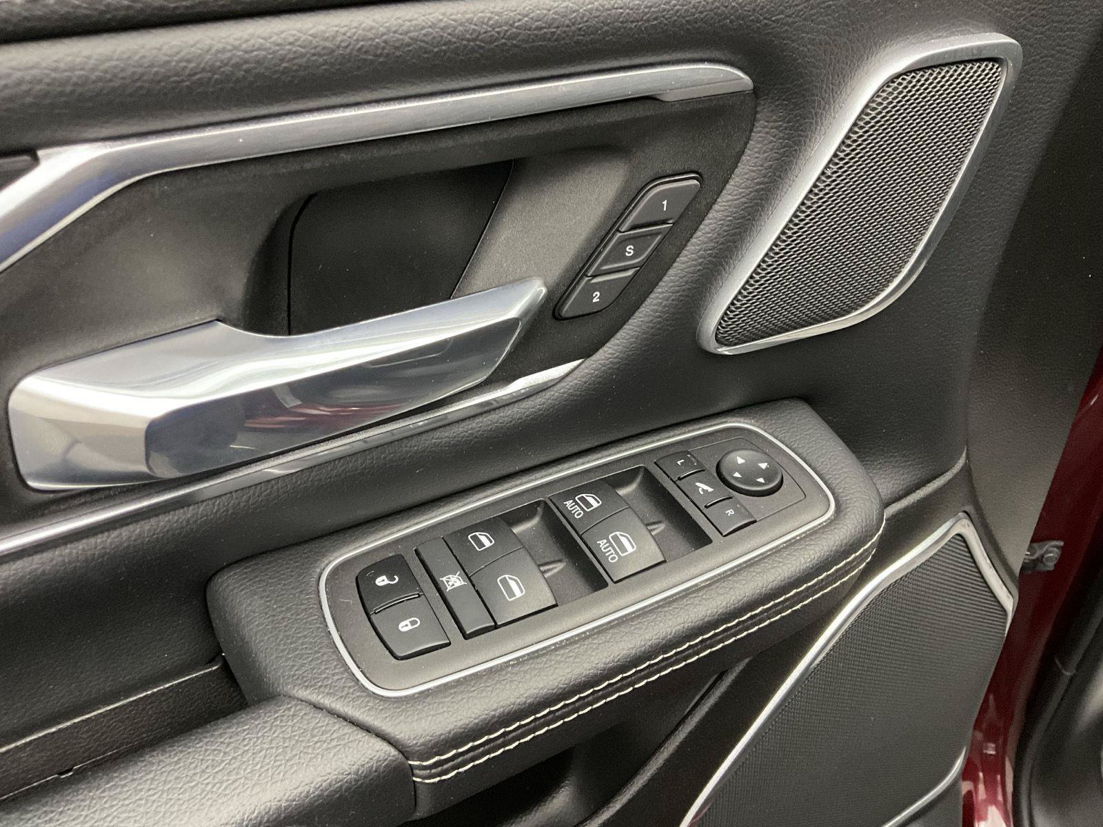 Used 2023 RAM 1500 Laramie AWD/4WD image 10