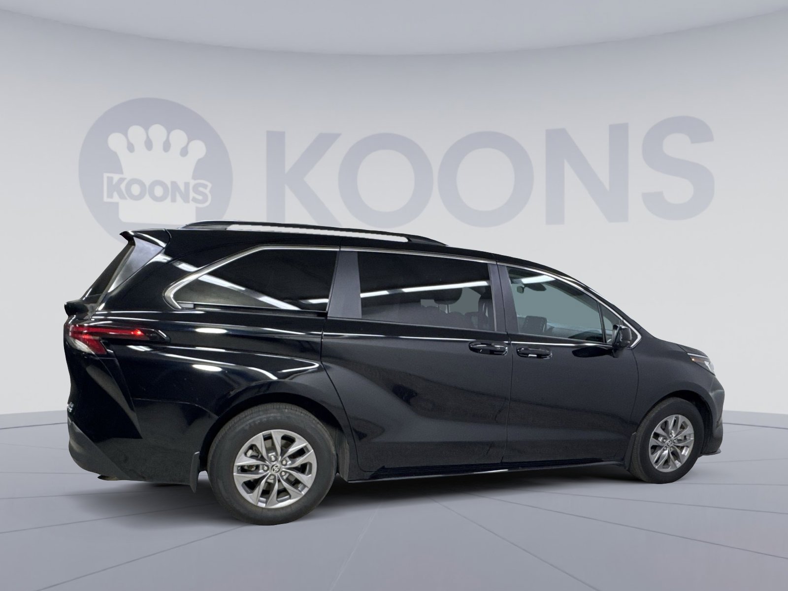 Used 2023 Toyota Sienna LE FWD image 21