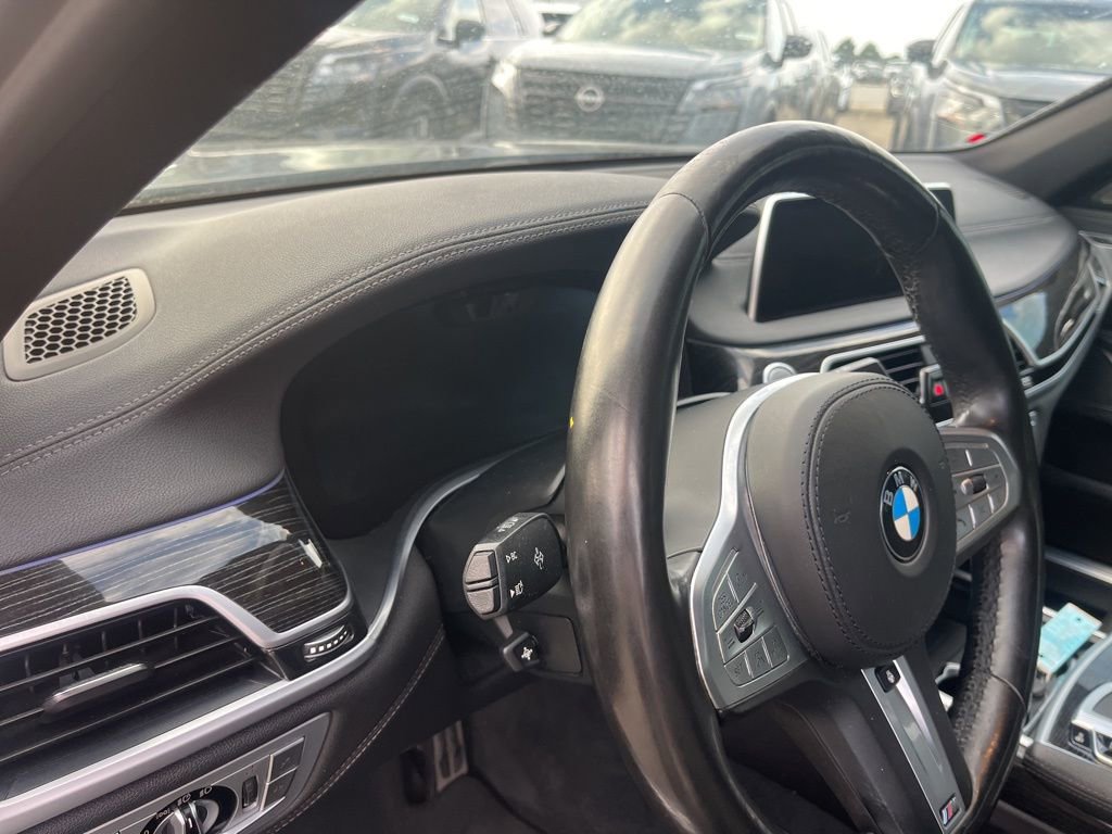 Used 2021 BMW 740i w/ M Sport Package image 9