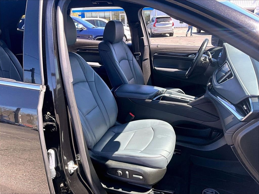 Used 2023 Buick Enclave Essence AWD/4WD image 11