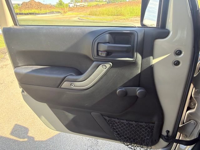 Used 2018 Jeep Wrangler Sport w/ Connectivity Group AWD/4WD image 11