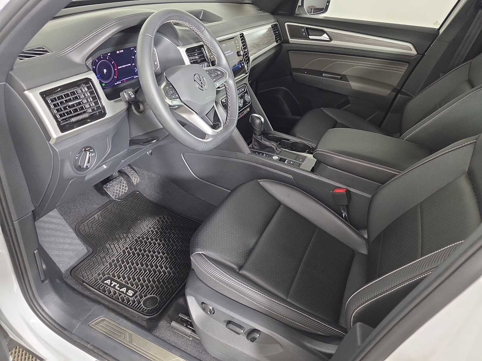 Used 2023 Volkswagen Atlas Cross Sport SE w/ Panoramic Sunroof Package image 11