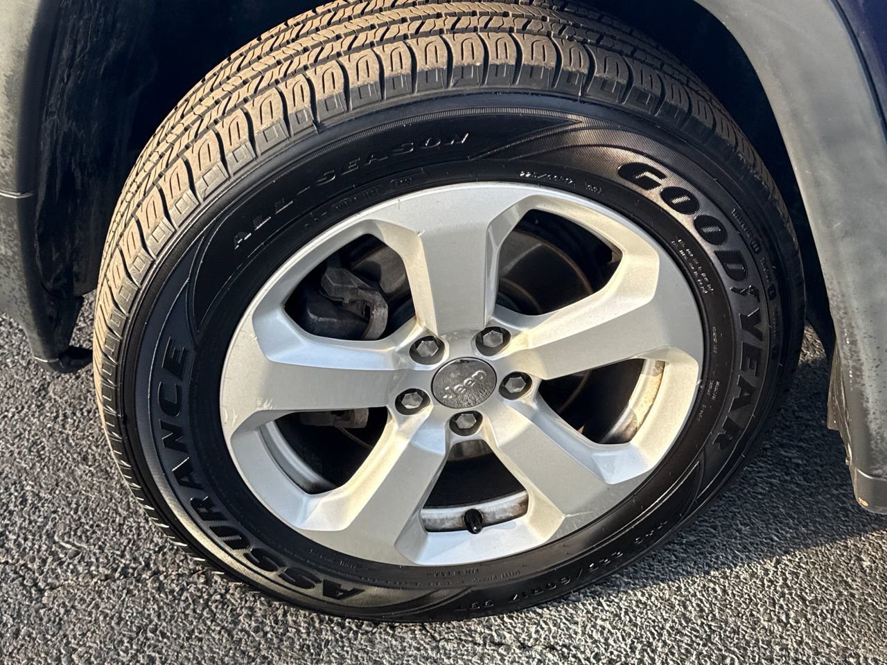 Used 2017 Jeep Compass Latitude w/ Popular Equipment Group image 12