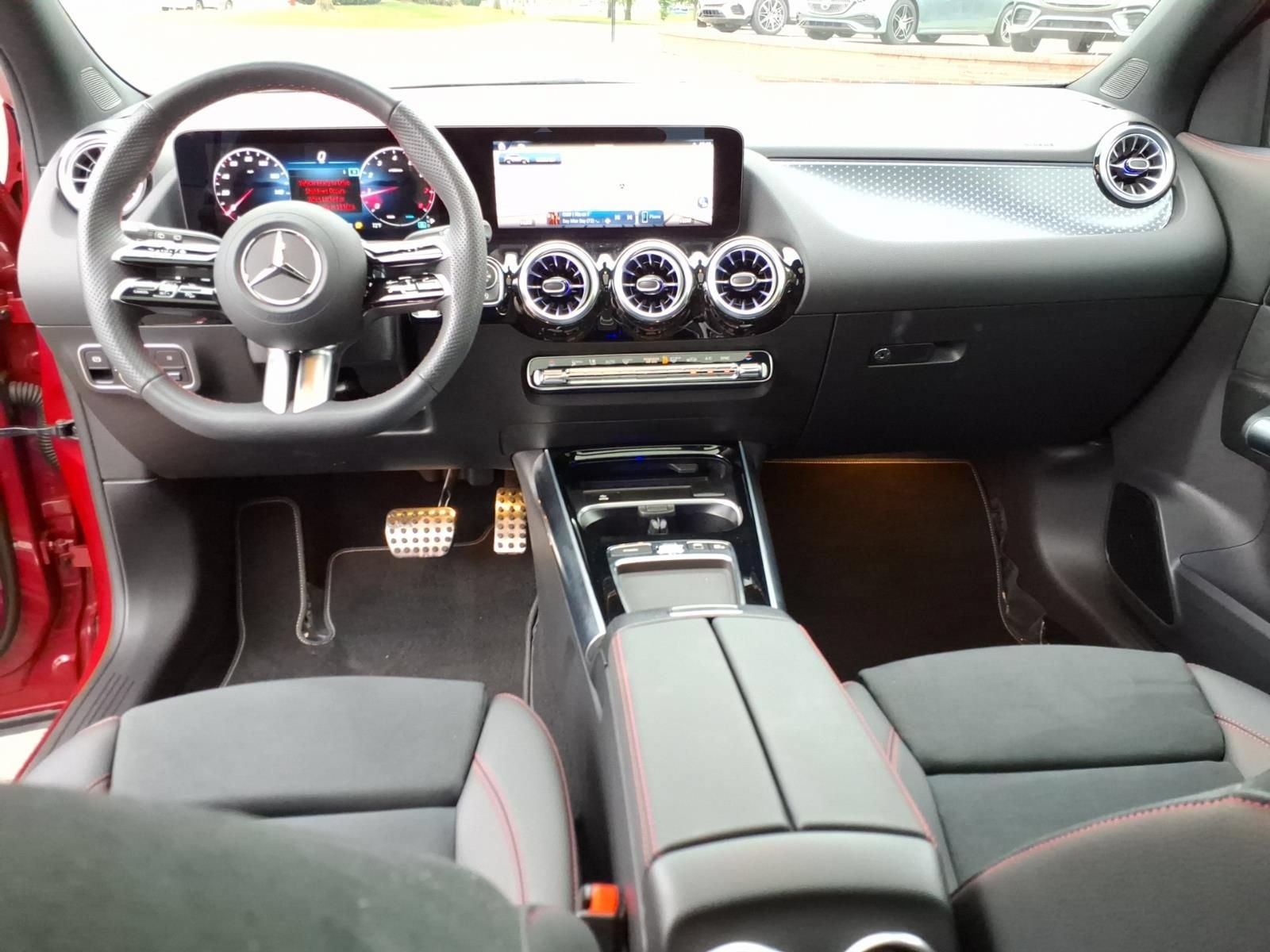 Used 2025 Mercedes-Benz GLA 250 4MATIC image 14