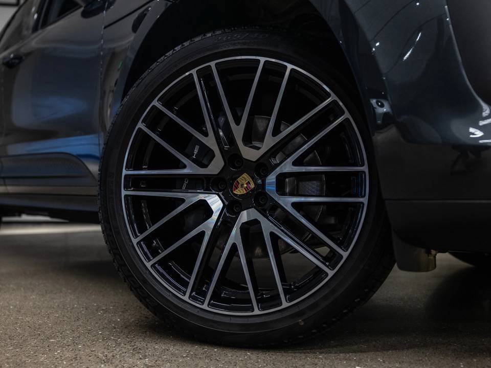 Certified 2026 Porsche Macan AWD/4WD image 14