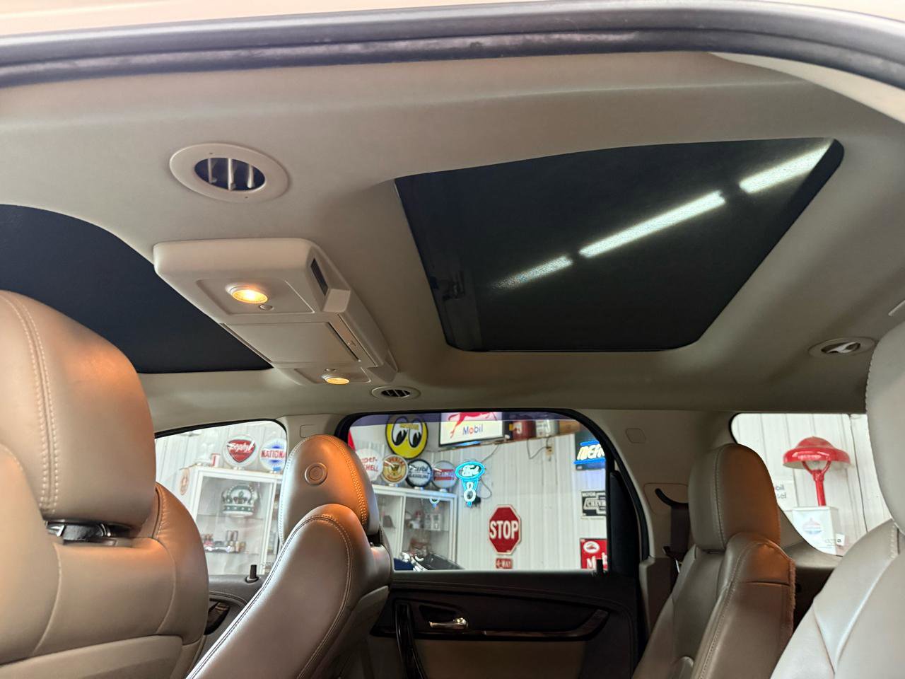 Used 2015 GMC Acadia Denali image 20