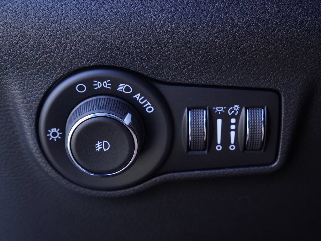 New 2026 Jeep Compass Latitude AWD/4WD image 13