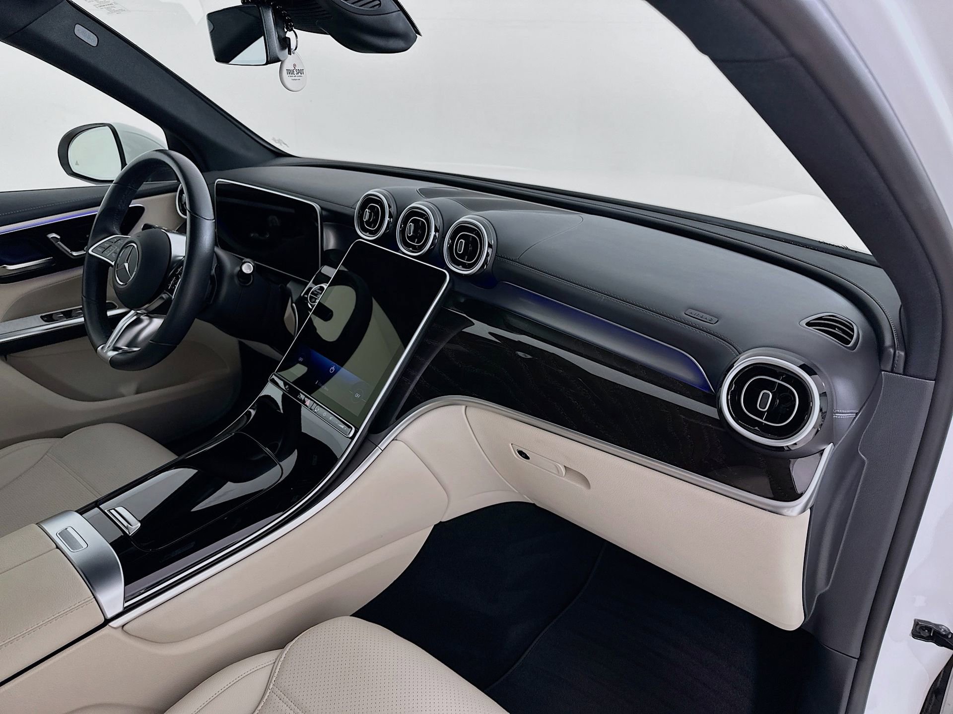 Certified 2025 Mercedes-Benz GLC 300 4MATIC image 30