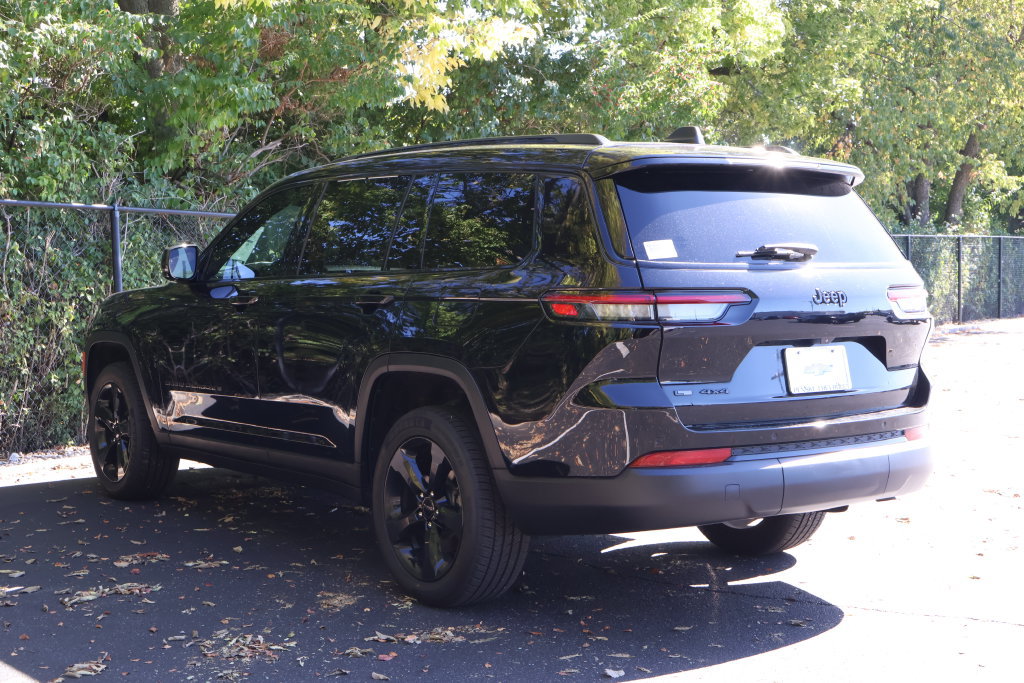 Used 2023 Jeep Grand Cherokee L Laredo AWD/4WD image 7