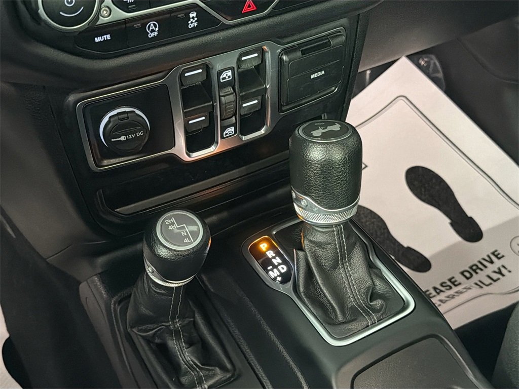 Used 2024 Jeep Wrangler Sahara image 16