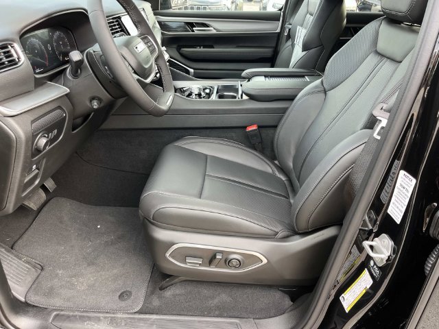 New 2026 Jeep Grand Wagoneer L Limited AWD/4WD image 22
