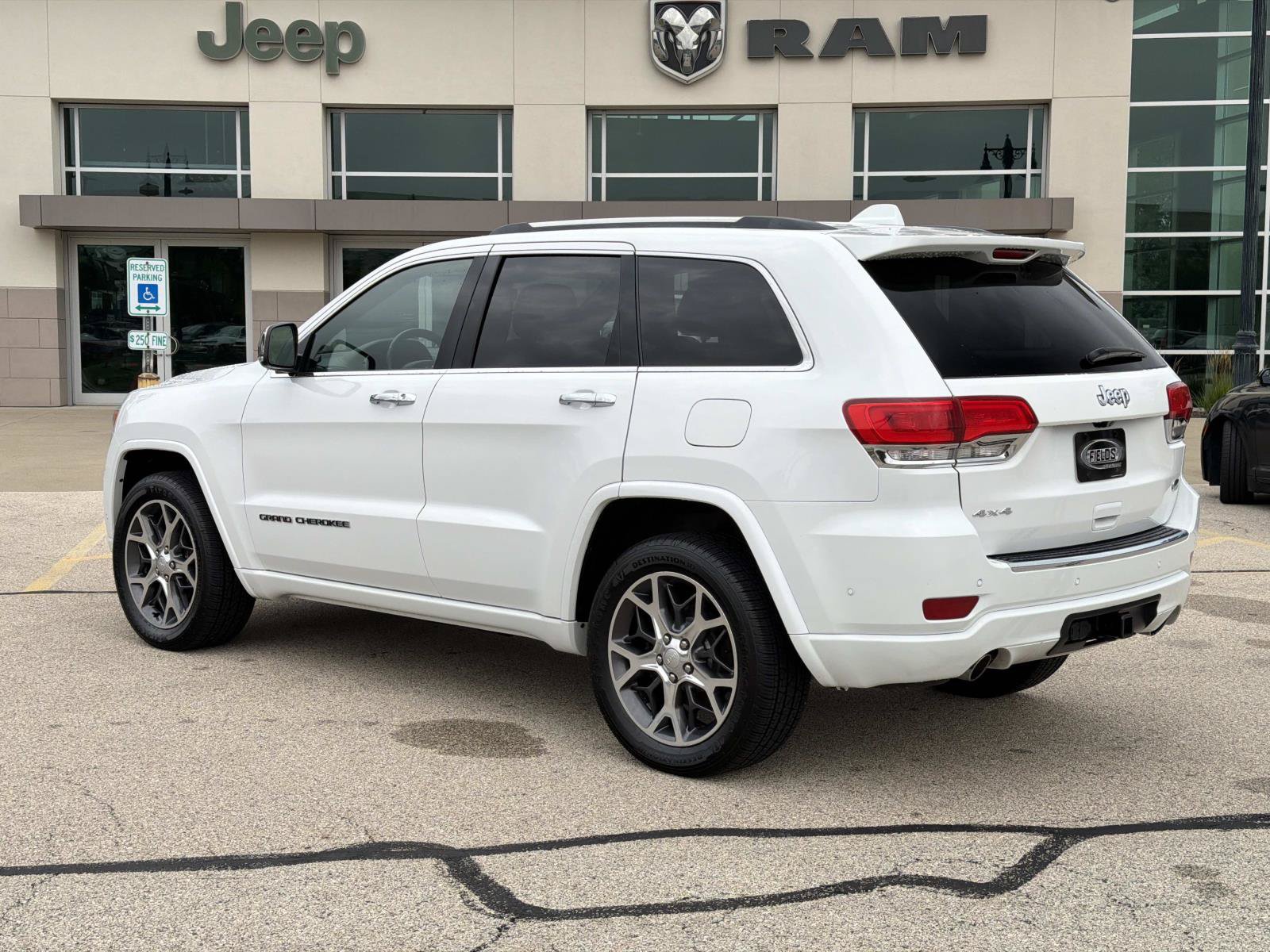 Used 2019 Jeep Grand Cherokee Overland AWD/4WD image 7