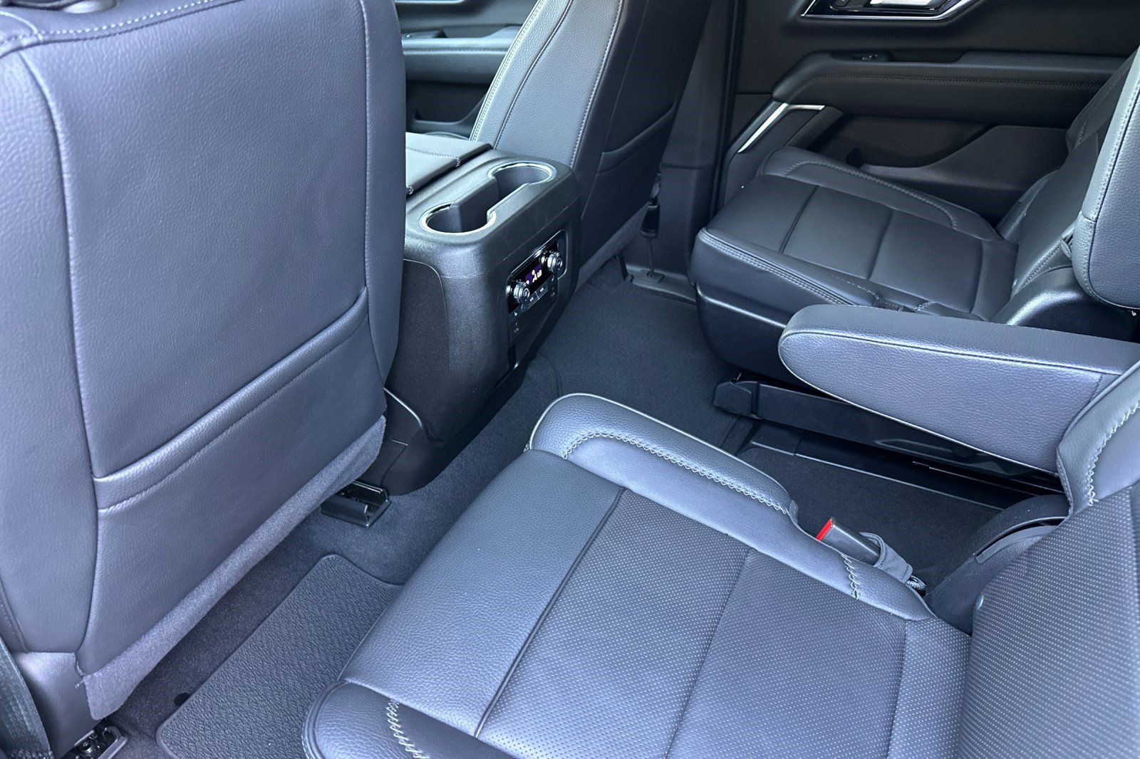 Used 2025 GMC Yukon Denali AWD/4WD image 25