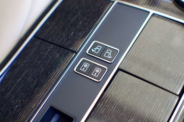Used 2020 Land Rover Range Rover SV Autobiography Dynamic image 55