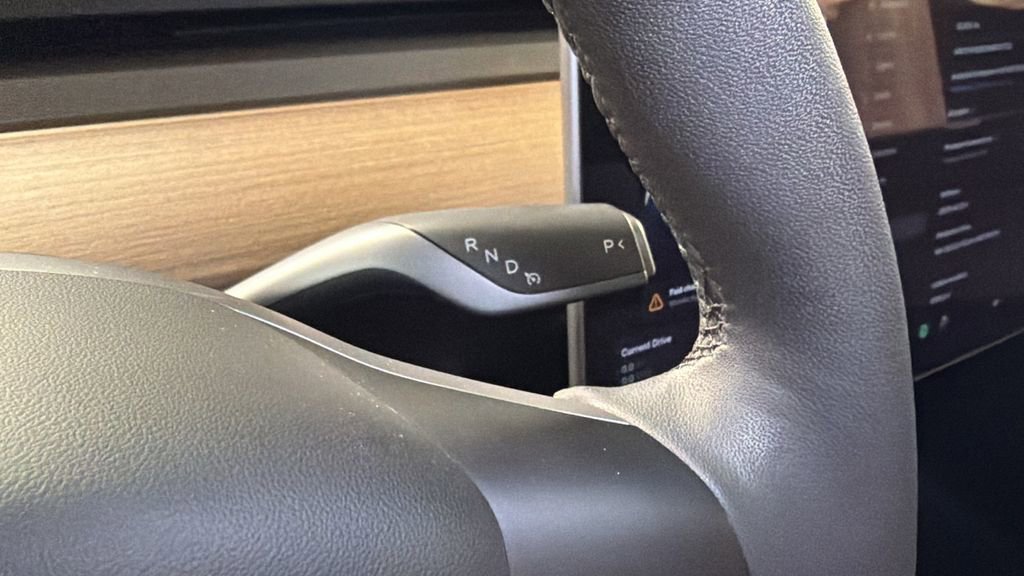 Used 2021 Tesla Model Y Standard Range image 32