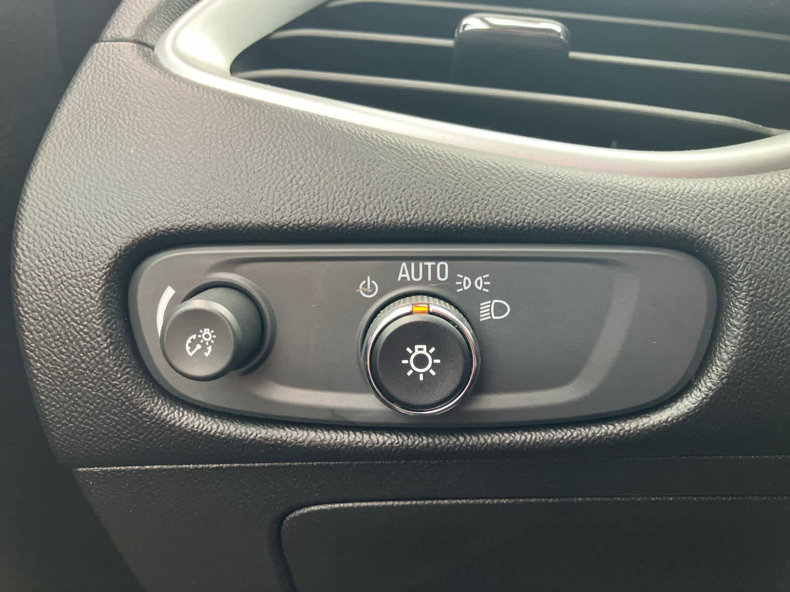 Used 2024 Chevrolet Malibu LT image 14