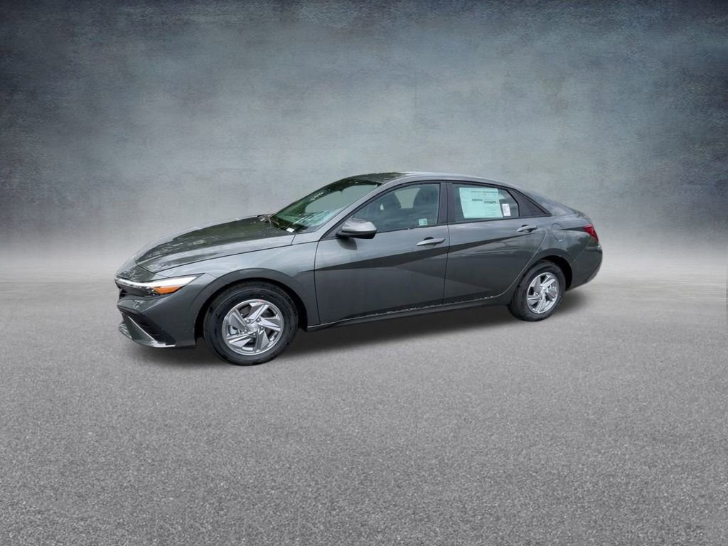 Used 2025 Hyundai Elantra SE image 10
