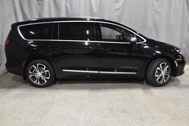 New 2026 Chrysler Pacifica Pinnacle w/ Trailer Tow Group image 3