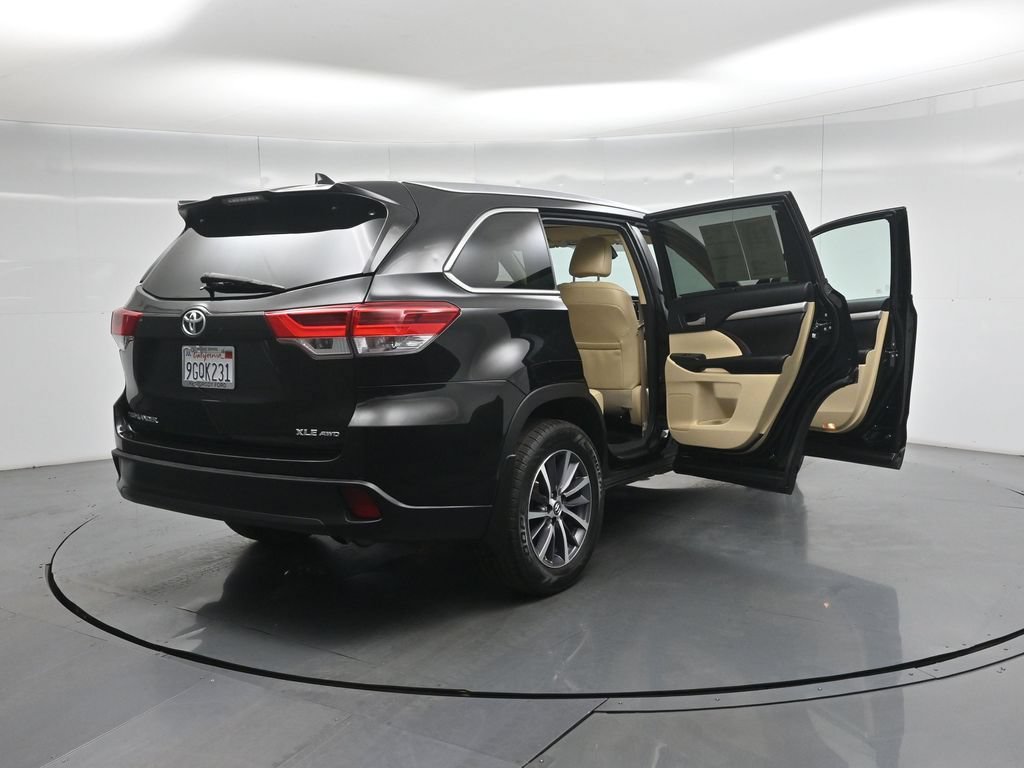 Used 2018 Toyota Highlander XLE AWD/4WD image 5