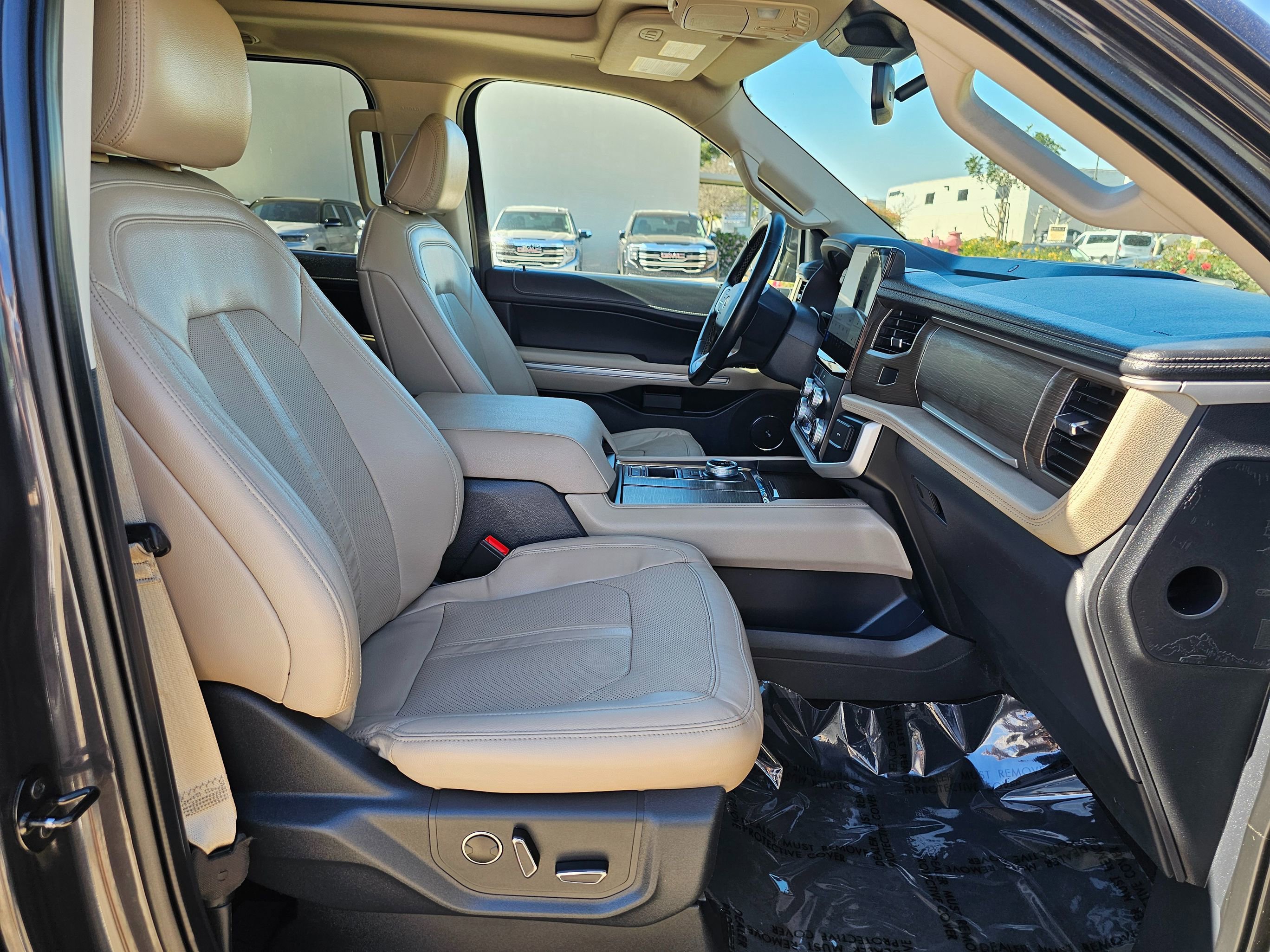 Used 2023 Ford Expedition Limited image 34