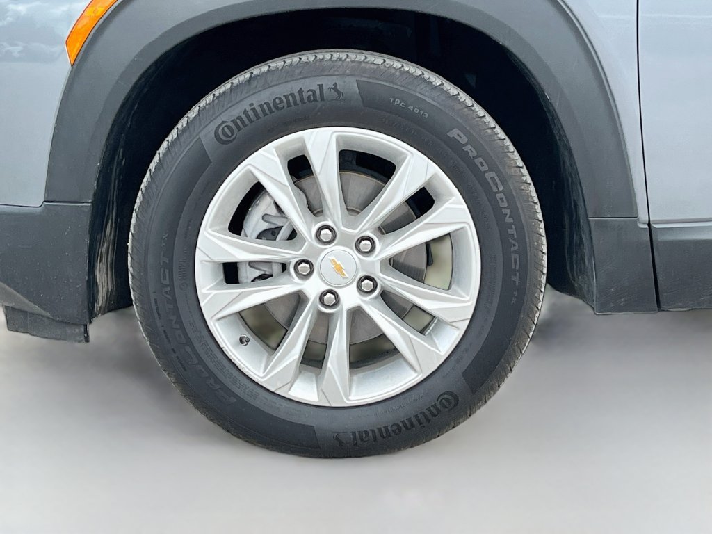Used 2021 Chevrolet TrailBlazer LS w/ LPO, Blackout Package FWD image 28