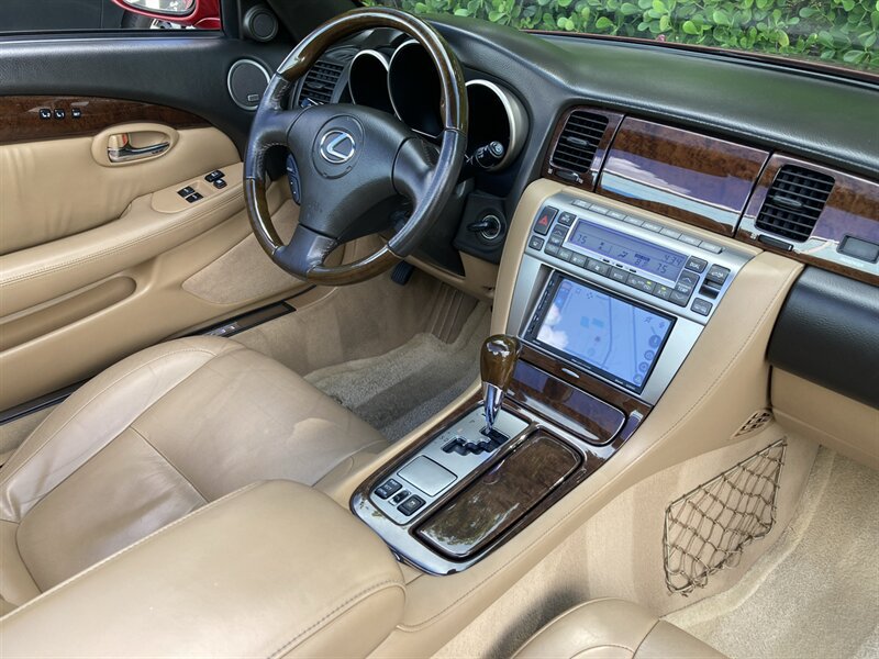 Used 2009 Lexus SC 430 Convertible RWD image 2