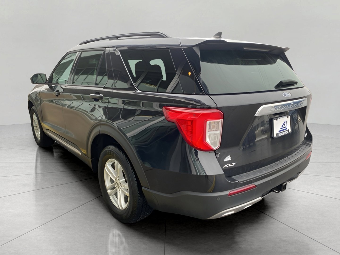 Used 2023 Ford Explorer XLT w/ Equipment Group 202A image 8