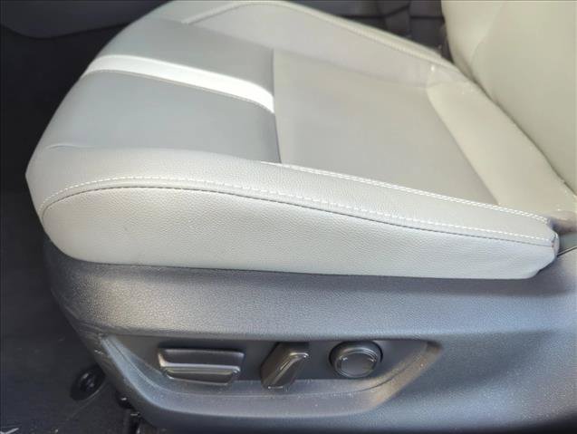 Used 2025 Toyota Camry SE FWD image 11