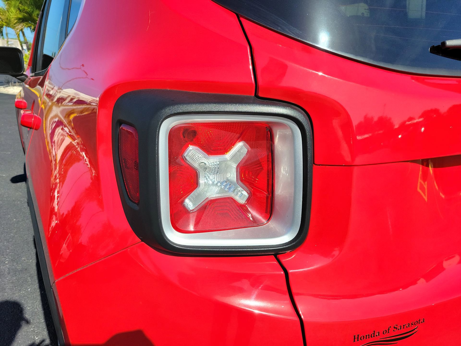 Used 2018 Jeep Renegade Limited w/ UConnect 8.4 Nav Group FWD image 13