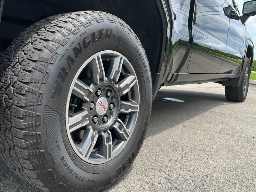 Used 2024 GMC Sierra 1500 AT4 w/ Technology Package AWD/4WD image 11