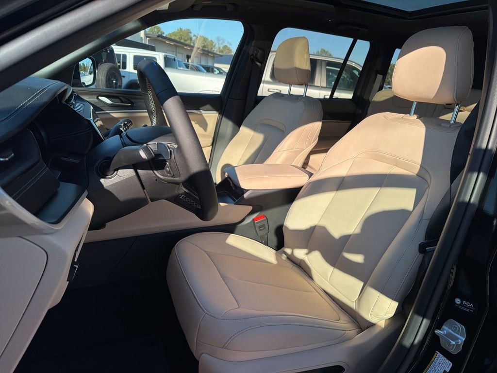 New 2026 Jeep Grand Cherokee Limited w/ Limited Altitude Package image 28