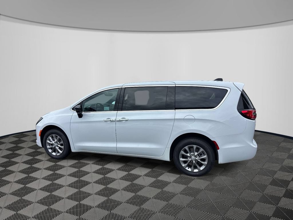 New 2027 Chrysler Pacifica Select AWD/4WD image 2