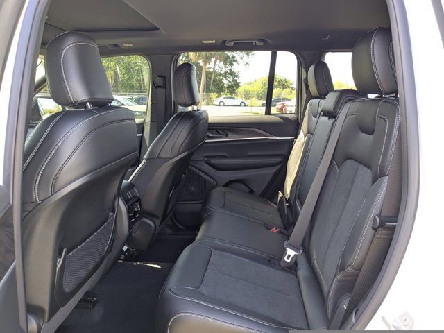 New 2026 Jeep Grand Cherokee Altitude image 14