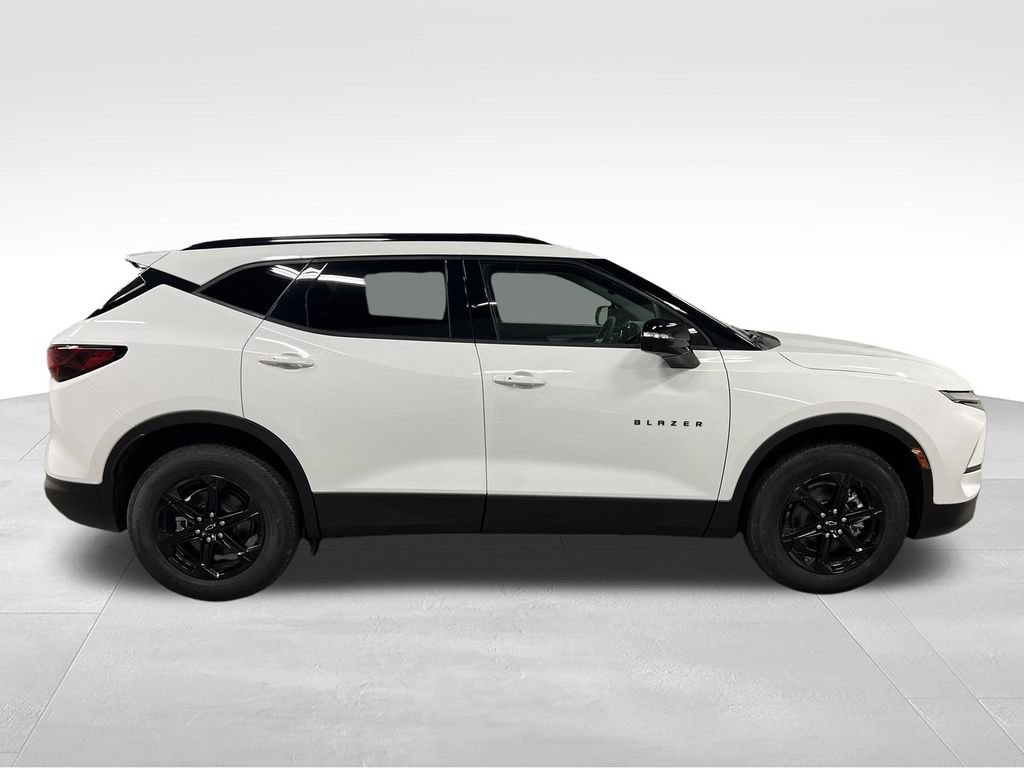 New 2026 Chevrolet Blazer LT w/ Sound & Technology Package AWD/4WD image 2