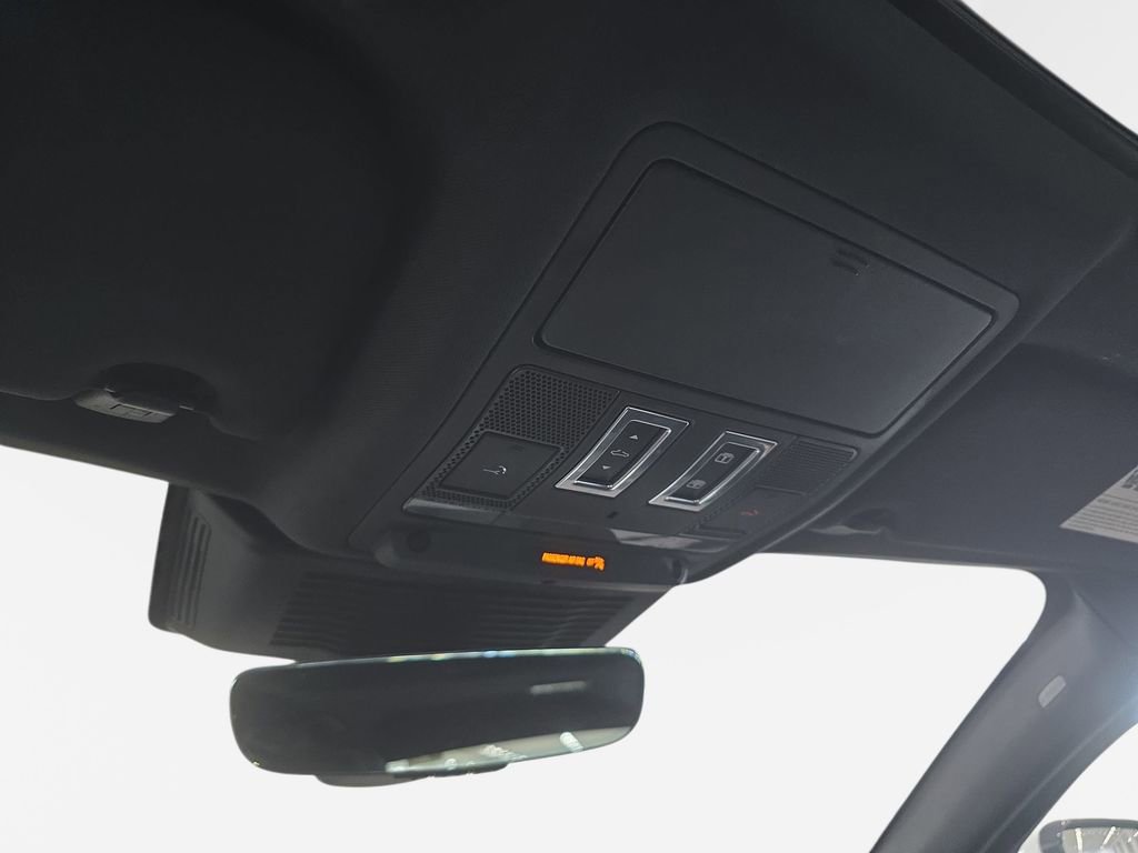 Used 2023 Jaguar XF R-Dynamic SE image 24