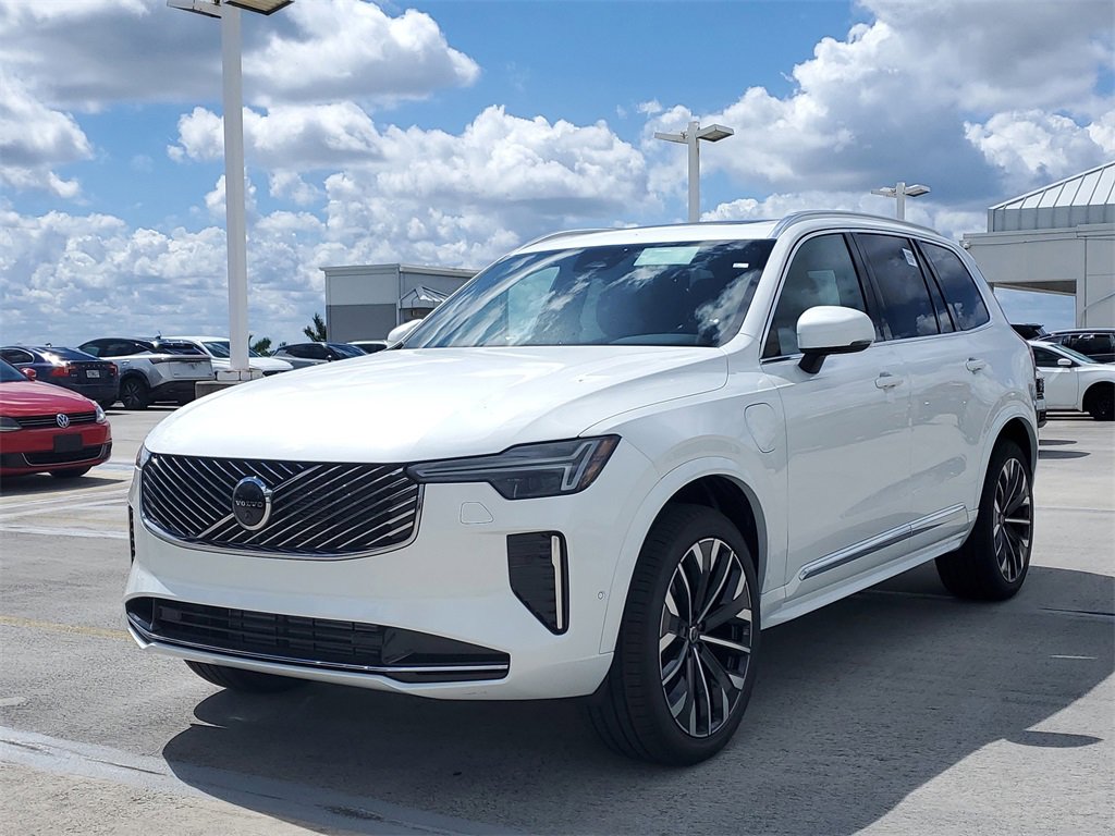 New 2026 Volvo XC90 T8 Plus image 2