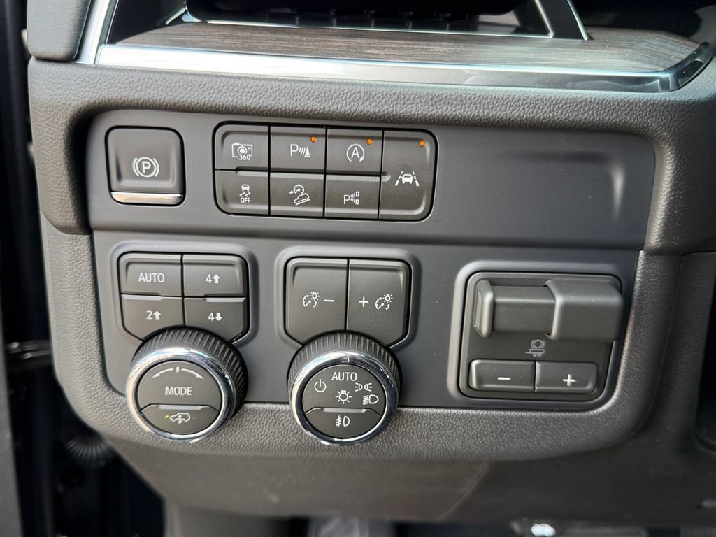 New 2026 Chevrolet Suburban Z71 w/ Z71 Off-Road Package AWD/4WD image 23