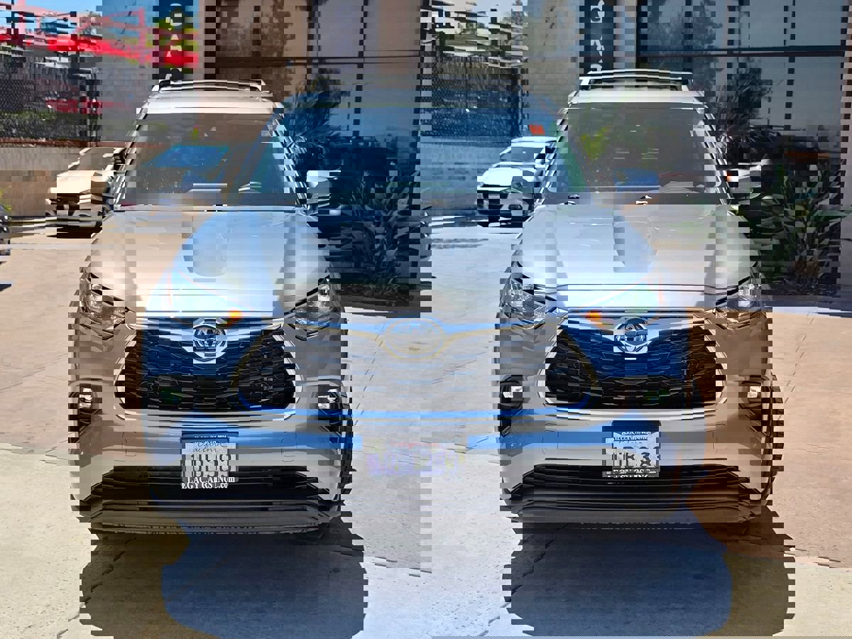 Used 2021 Toyota Highlander LE image 6