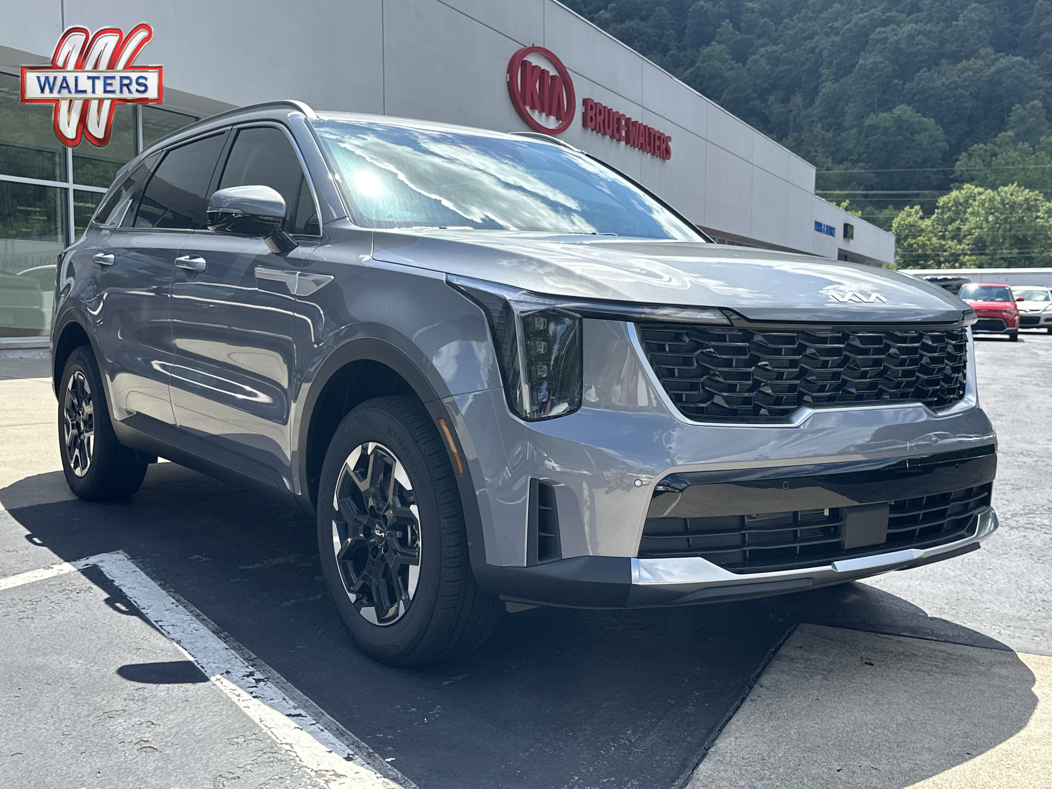 New 2025 Kia Sorento S