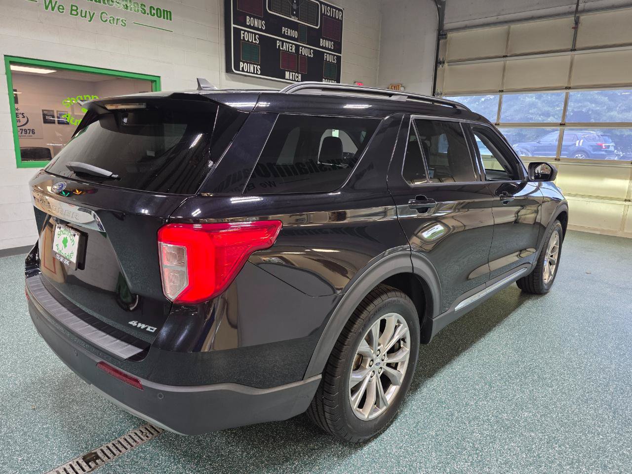 Used 2021 Ford Explorer XLT w/ Equipment Group 202A AWD/4WD image 6