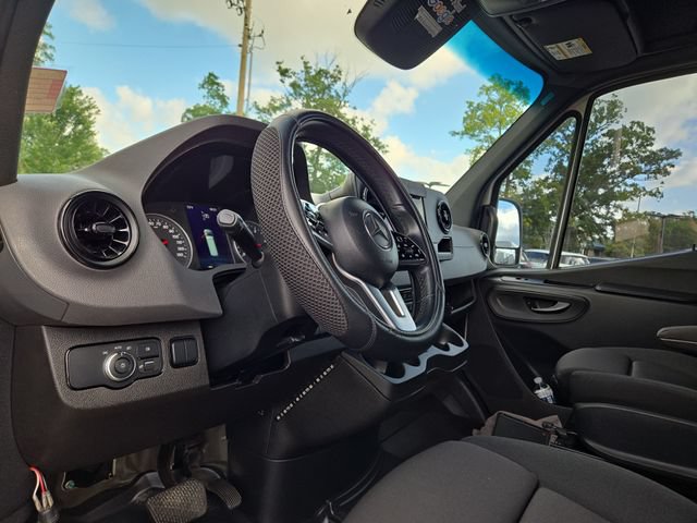 Used 2022 Mercedes-Benz Sprinter 2500 image 25