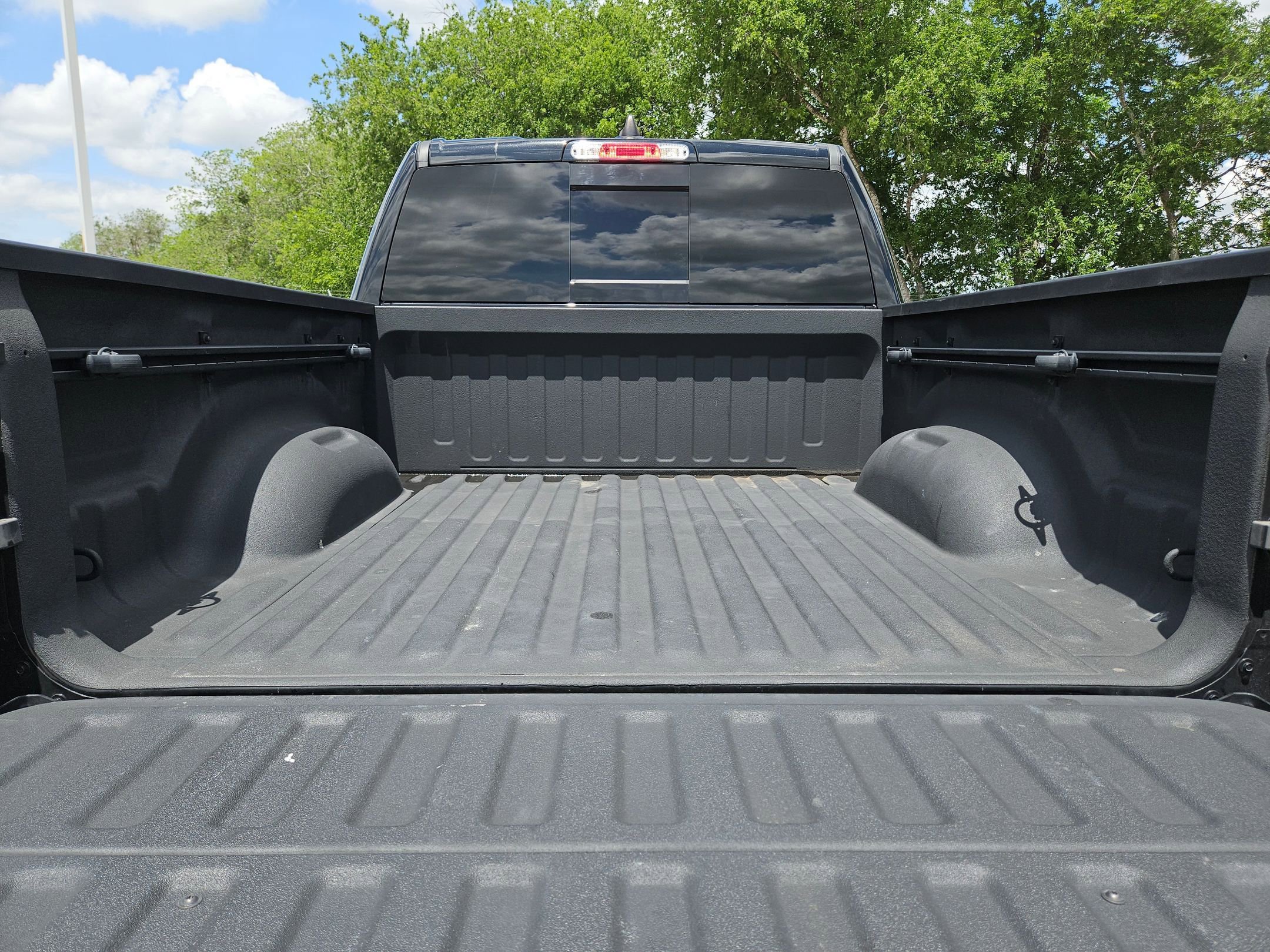 Used 2024 RAM 1500 Laramie AWD/4WD image 24