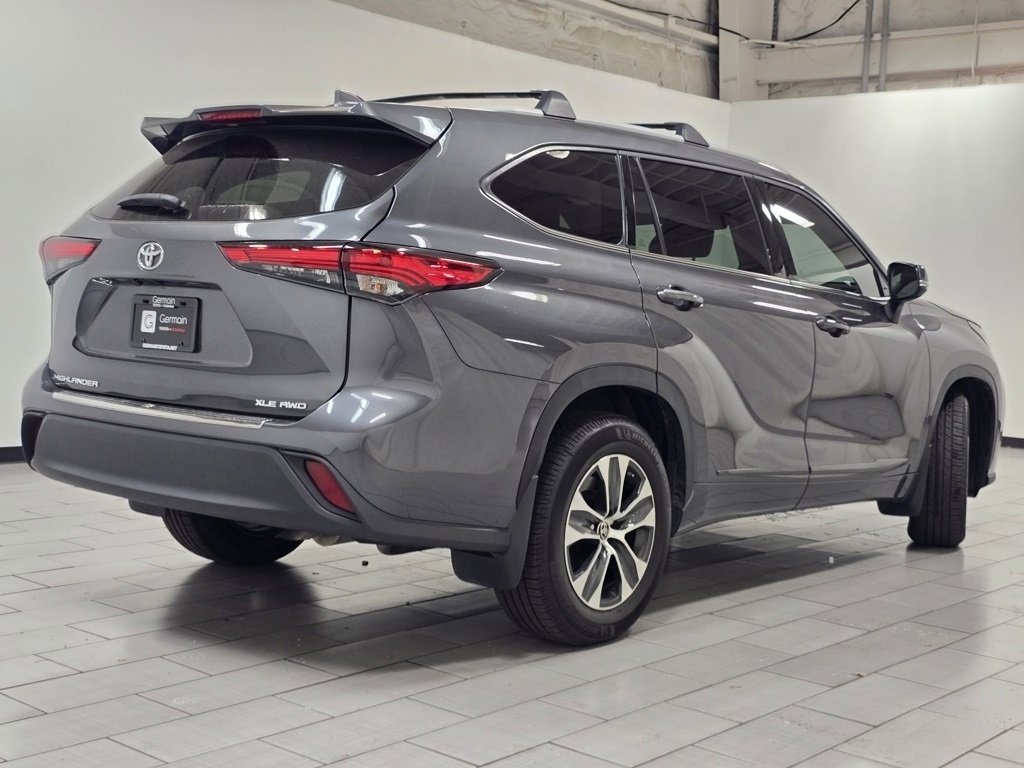 Used 2022 Toyota Highlander XLE image 17
