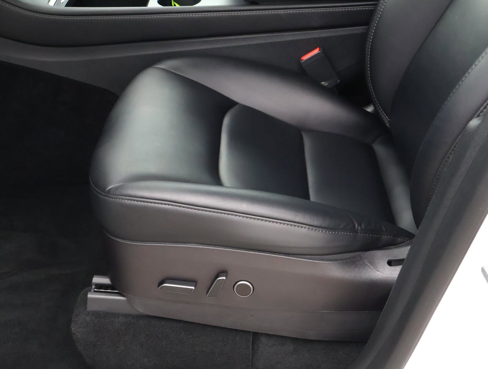 Used 2023 Tesla Model Y Performance image 14