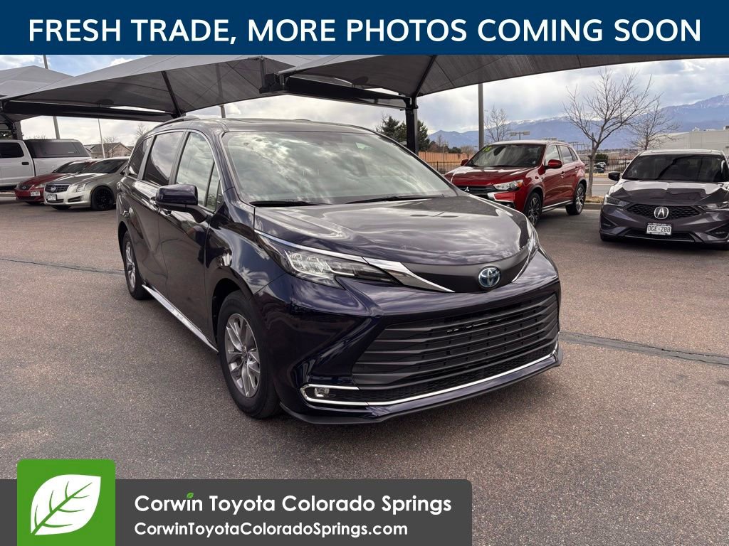 Used 2023 Toyota Sienna XLE w/ XLE Plus Package image 1