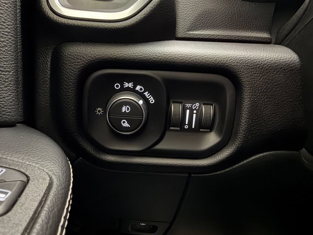 Used 2025 RAM 3500 Laramie AWD/4WD image 35