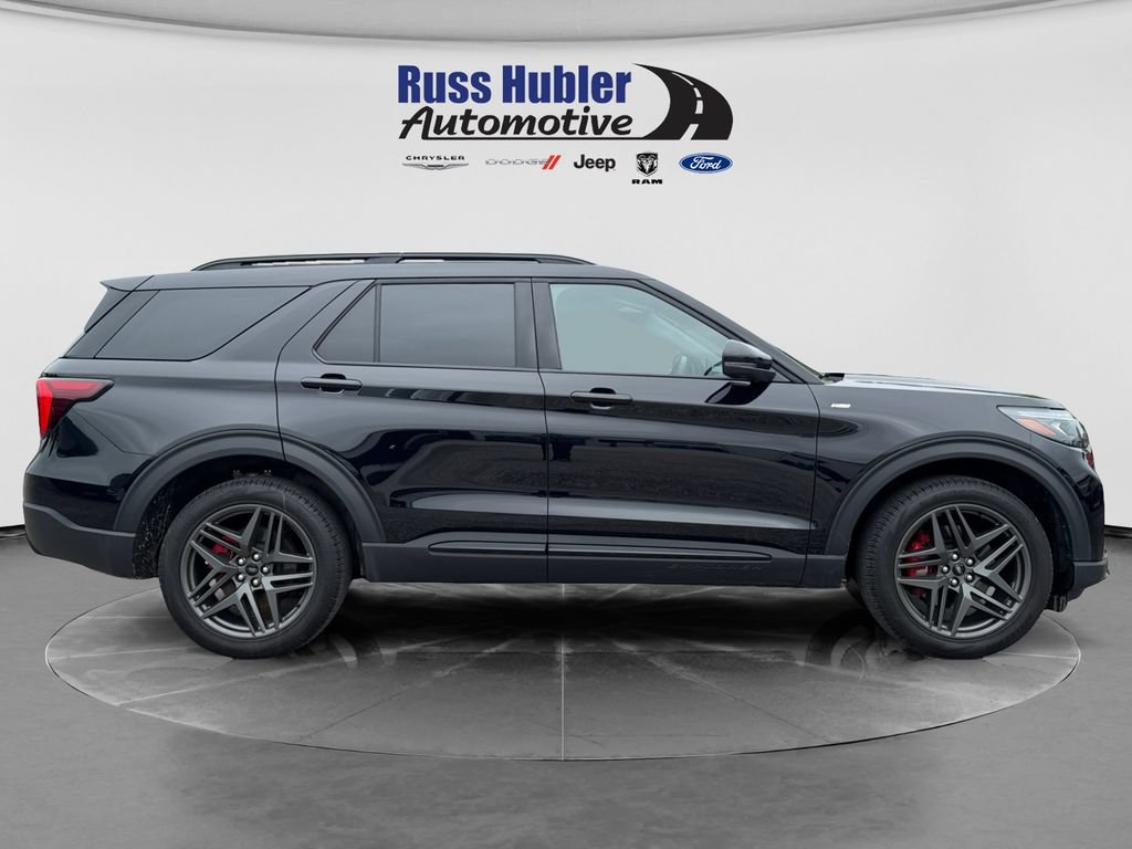 Used 2025 Ford Explorer ST-Line w/ ST-Line Street Pack AWD/4WD image 8