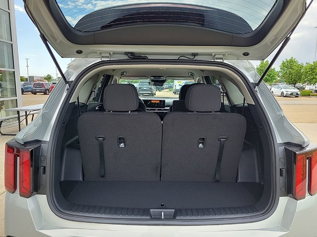 New 2026 Kia Sorento LX FWD image 13