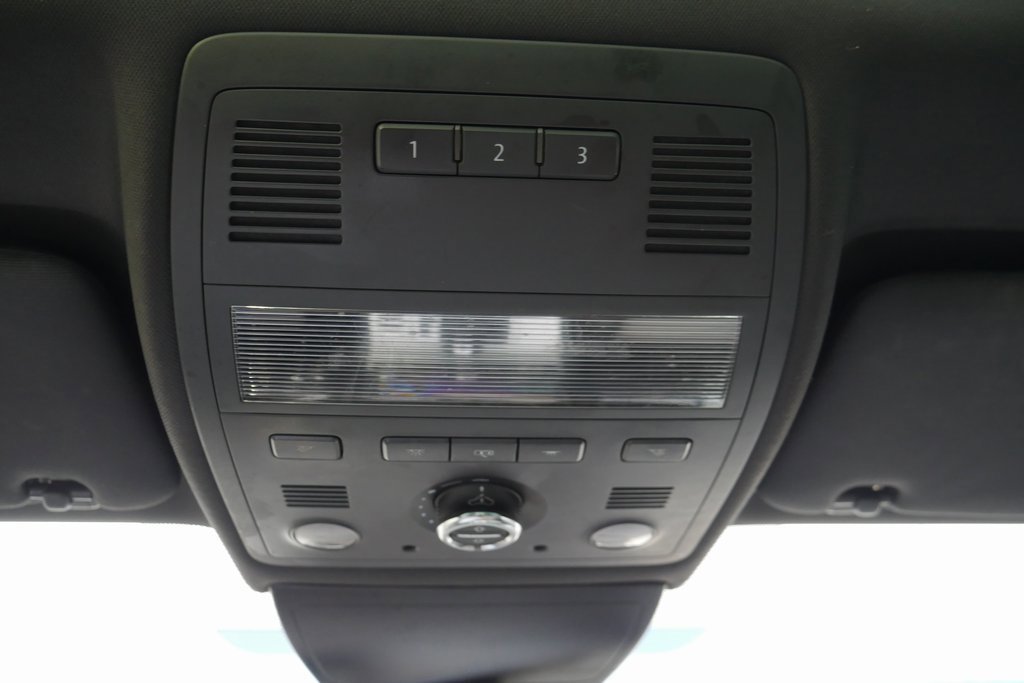 Used 2017 Volkswagen Touareg Wolfsburg Edition image 22